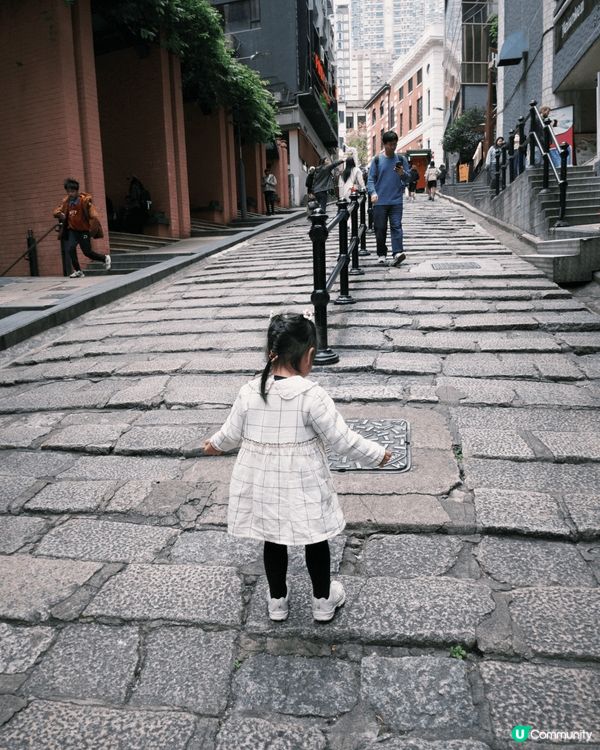 大館內的餐廳多不勝數，巴黎咖啡廰風格的Café Claude...