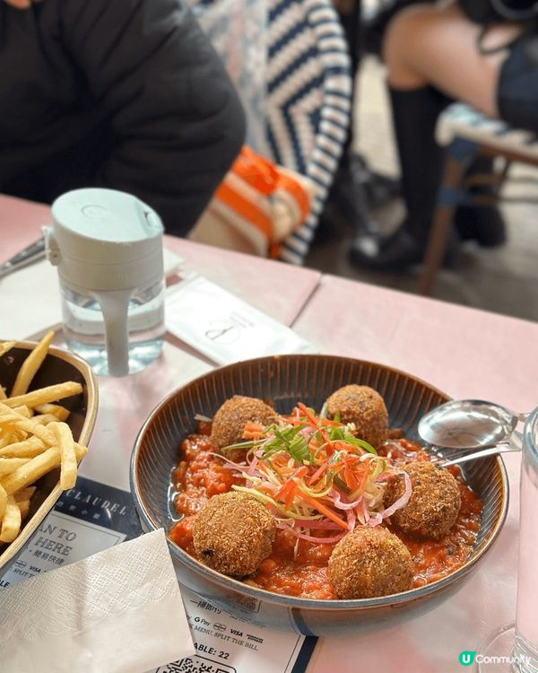 大館內的餐廳多不勝數，巴黎咖啡廰風格的Café Claude...