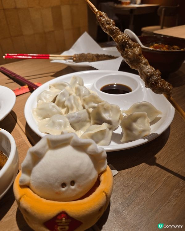喜歡周圍食吓不同美食，最近至愛食餃子及串燒，新鮮又好味，而每...