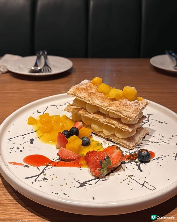 餐廳位於元朗朗屏，對於揸車的朋友比較方便，但就不遠處也有輕鐵...