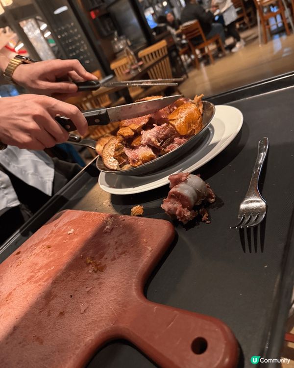 餐廳位於元朗朗屏，對於揸車的朋友比較方便，但就不遠處也有輕鐵...