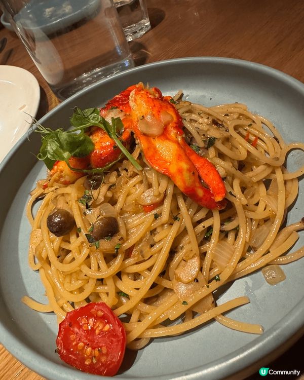 餐廳位於元朗朗屏，對於揸車的朋友比較方便，但就不遠處也有輕鐵...