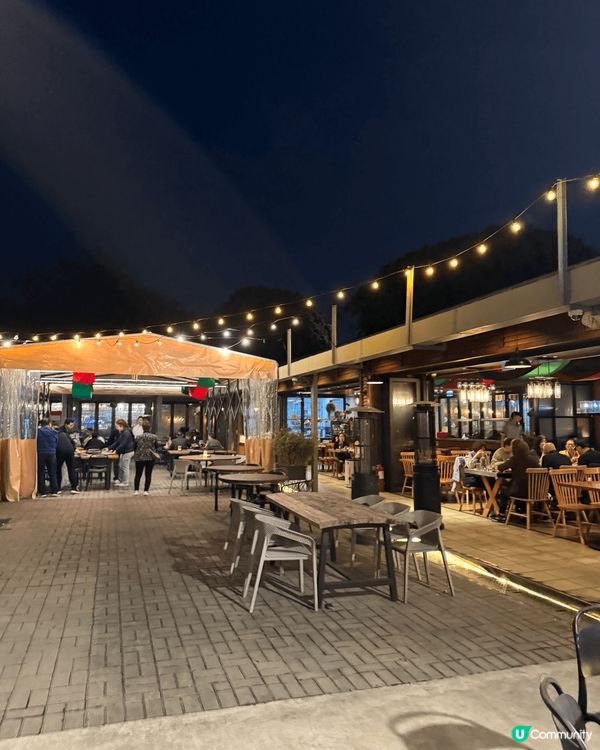 餐廳位於元朗朗屏，對於揸車的朋友比較方便，但就不遠處也有輕鐵...