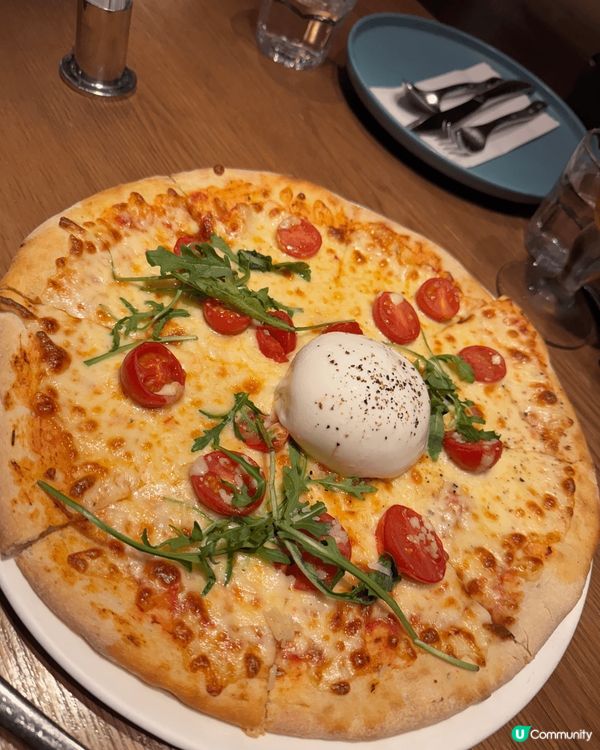 餐廳位於元朗朗屏，對於揸車的朋友比較方便，但就不遠處也有輕鐵...