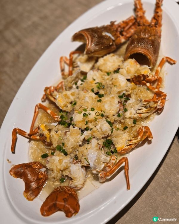 週末去了趟大陸吃海鮮🦞，超級滿足！ 🦀️煲仔飯的鍋巴焦香脆🤤...