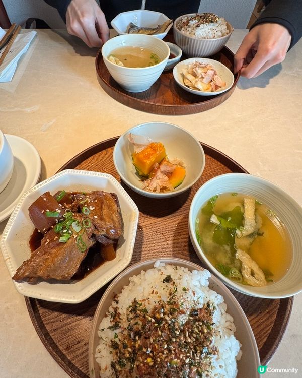 開揚環境的日式定食午餐