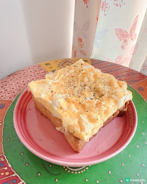 ## 🧀🍳 厚切方包配芝士雞蛋早餐，能量滿滿！ 💪