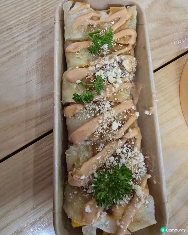 睇落小奇怪，食落好和諧