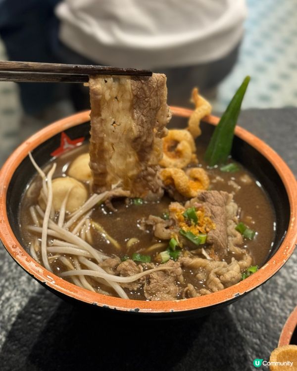 尖沙咀地道船麵🍜 泰濃麵午市免加一！超嫩滑海南雞！