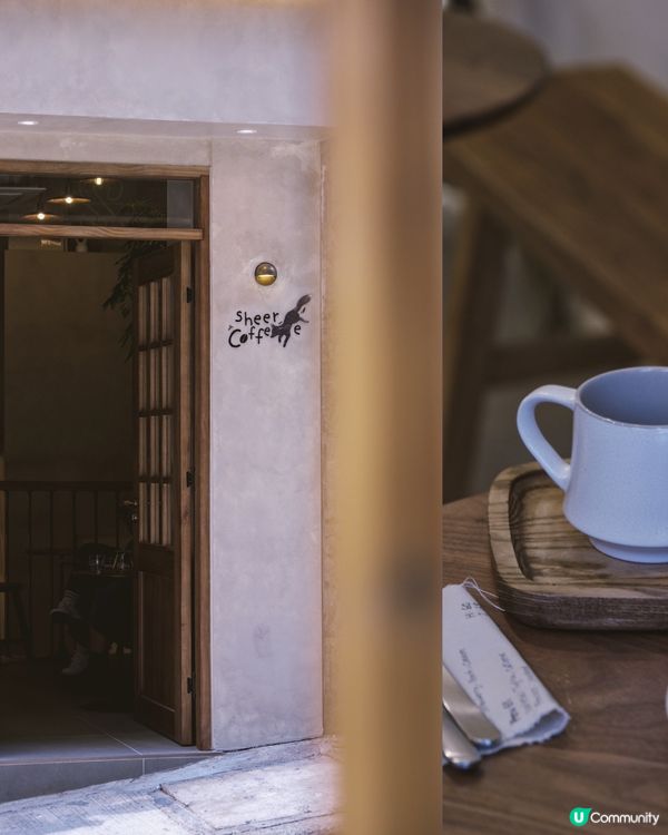 Cute coffee shop in peel st 