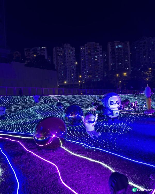 區區都有聖誕打卡位，觀塘區就有熊貓、聖誕樹和觀塘特式燈牌，行...