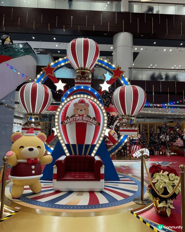 今年聖誕節，青衣城以馬戲團做主題，色彩繽紛好有氣氛