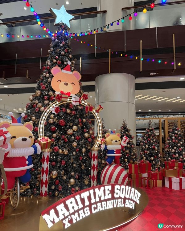 今年聖誕節，青衣城以馬戲團做主題，色彩繽紛好有氣氛