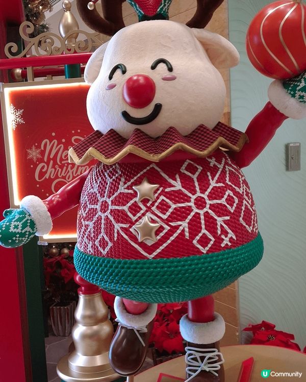 港鐵德福商場今年的聖誕裝置非常亮麗吸睛，開心shopping...