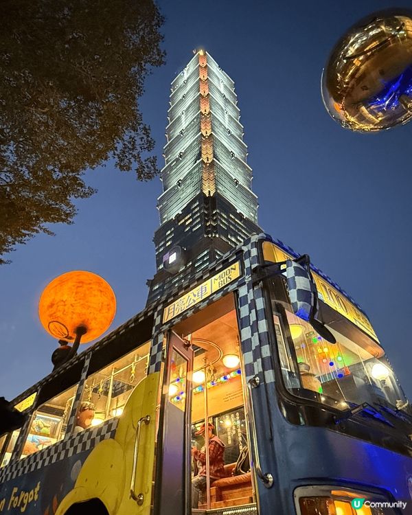 聖誕去了新北耶誕城，當然要上附近的台北101，這是不同角度嘅...