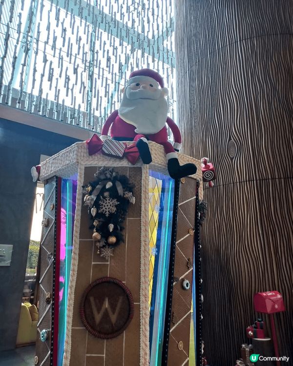 圖一: 柯士甸站聖誕擺設。圖2: W HOTEL聖誕裝飾。圖...