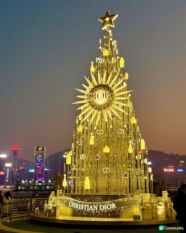 K11 Musea嘅巨型DIOR金色聖誕樹，當然係最打卡ab...