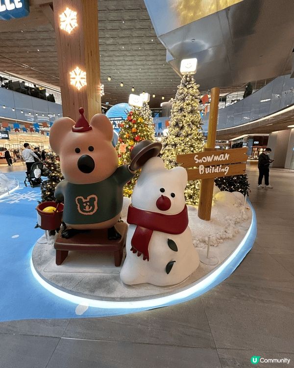 聖誕節到處都是聖誕裝飾，每個商場都佈置得好靚，好有節日氣氛，...