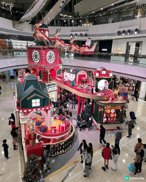 聖誕節到處都是聖誕裝飾，每個商場都佈置得好靚，好有節日氣氛，...