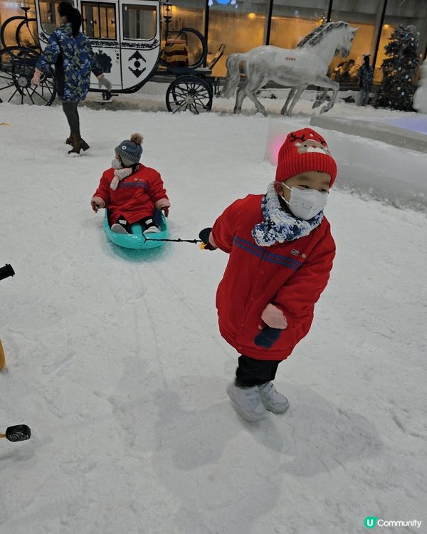 聖誕同正正玥玥返左深圳，去世界之窗玩，估唔到入面有個冰雪天地...