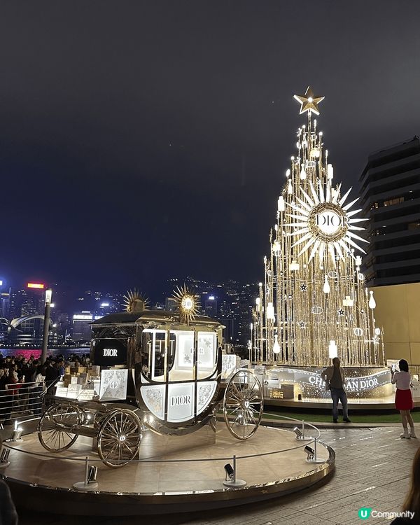 聖誕打卡當然唔少得尖沙咀！行到半島酒店一直要第一時間同Cha...