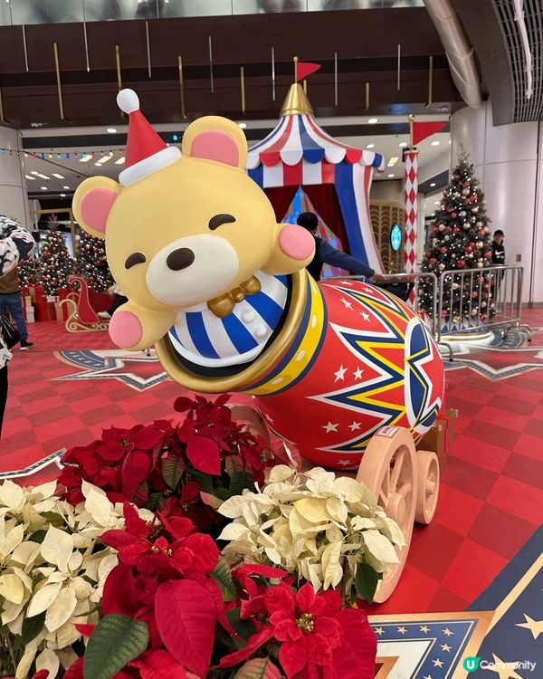 這是青衣城，今年2024年青衣城以聖誕熊為主題，打造一個充滿...