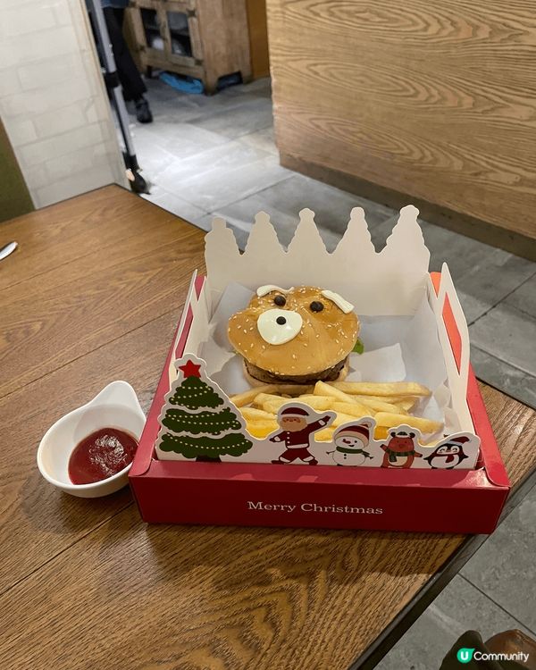 聖誕梗係要去一間充滿聖誕氣氛嘅餐廳打卡，我今次就去咗Mega...