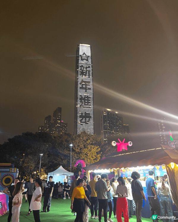 聖誕無去到商場打卡，反而參加了西九室外的黑夜派對活動，氣氛好...