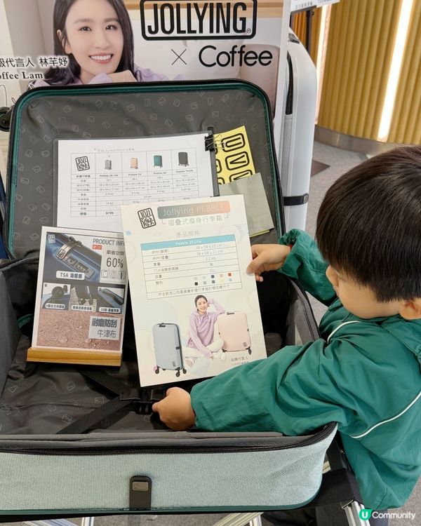 今日去開荃灣廣場, Adrian話想去5樓戶外公園玩, 見到...