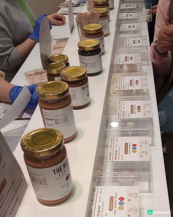 今天去會展參觀亞洲素食展，感覺遊人比往年多，攤位比往年多，美...