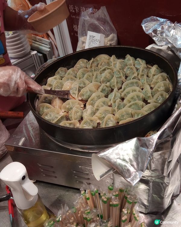 今天去會展參觀亞洲素食展，感覺遊人比往年多，攤位比往年多，美...