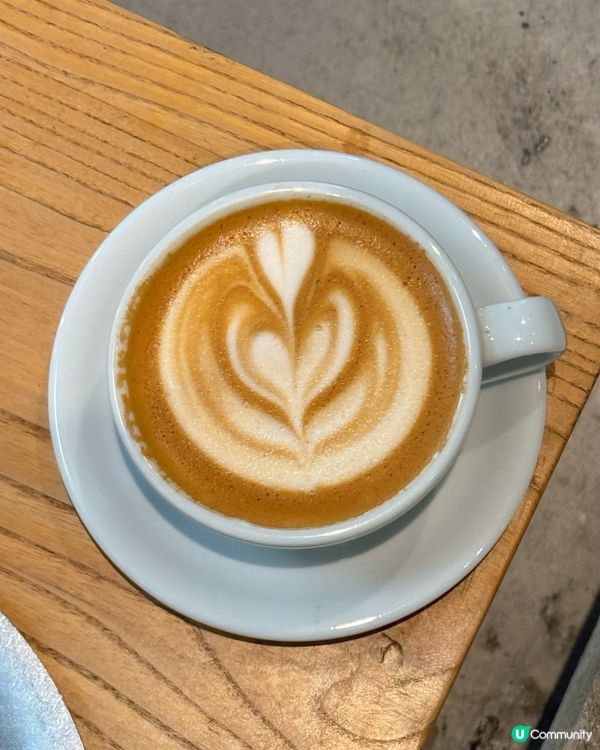 出色開心果流心芝士巴斯克蛋糕💚 靚靚拉花咖啡☕️