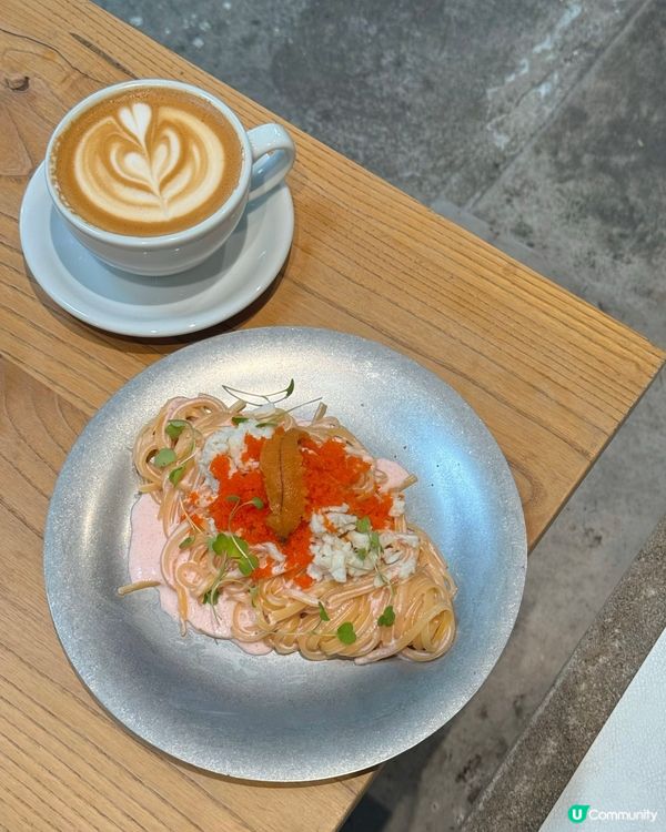 出色開心果流心芝士巴斯克蛋糕💚 靚靚拉花咖啡☕️