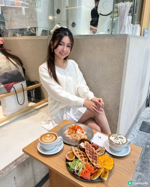 出色開心果流心芝士巴斯克蛋糕💚 靚靚拉花咖啡☕️