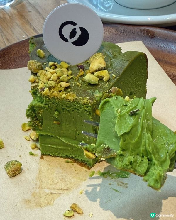 出色開心果流心芝士巴斯克蛋糕💚 靚靚拉花咖啡☕️