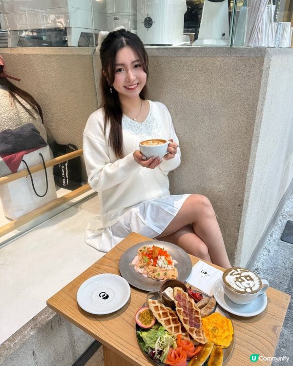 出色開心果流心芝士巴斯克蛋糕💚 靚靚拉花咖啡☕️