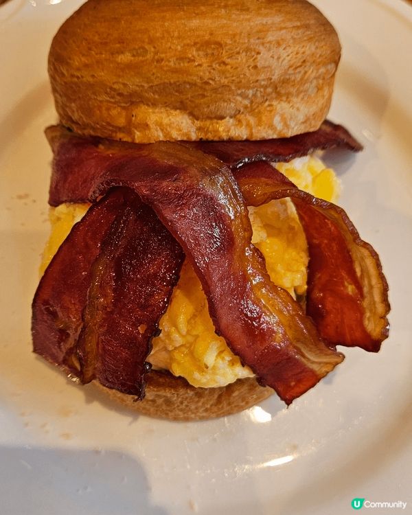 赤柱出名意大利菜 麵包鬆軟煙肉蛋benedict非常之好味環...