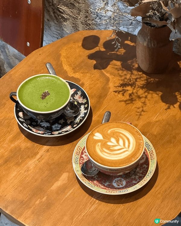 第一間Halfway Coffee位於上環摩羅上街26號華冠...