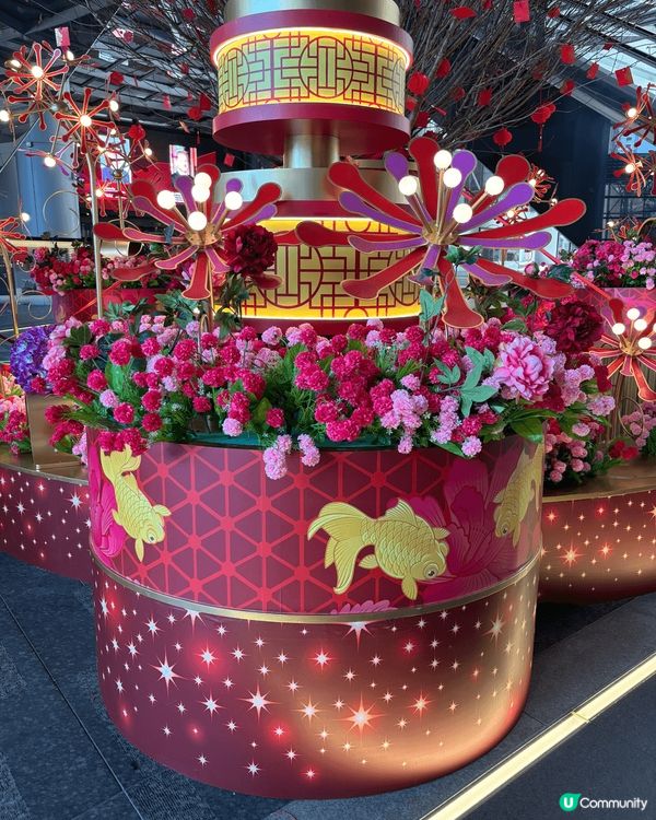 中環匯豐銀行總行農曆新年佈置，祝大家花開富貴，心想事成！