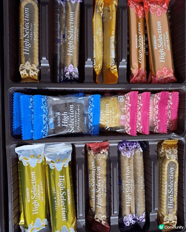 日式雜錦脆餅禮盒套裝，種類多不聲數，裡面有多款唔同朱古力威化...