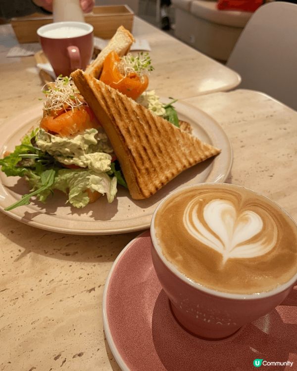 圖一 在咖啡廳吃的下午茶 點了杯cappuccino , 好...