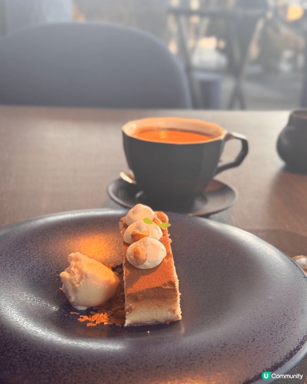 自家製嘅Tiramisu，唔甜膩嘅改良版，好易一啖接一啖咁食...
