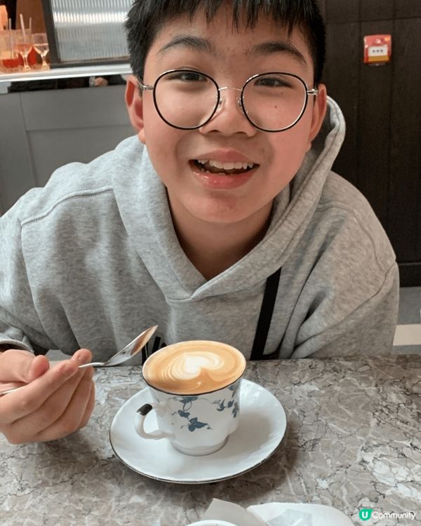 Coffee是大人小孩都喜歡的飲品，享受它的這一刻似是頓時停...