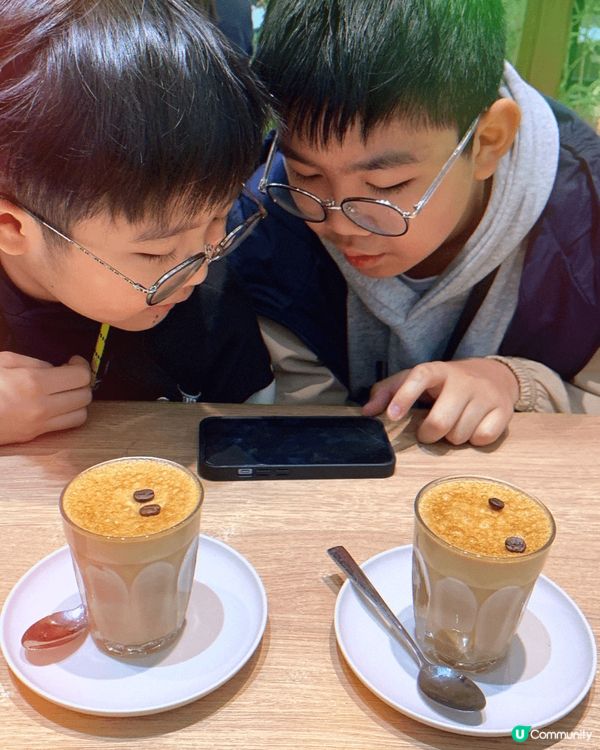 Coffee是大人小孩都喜歡的飲品，享受它的這一刻似是頓時停...