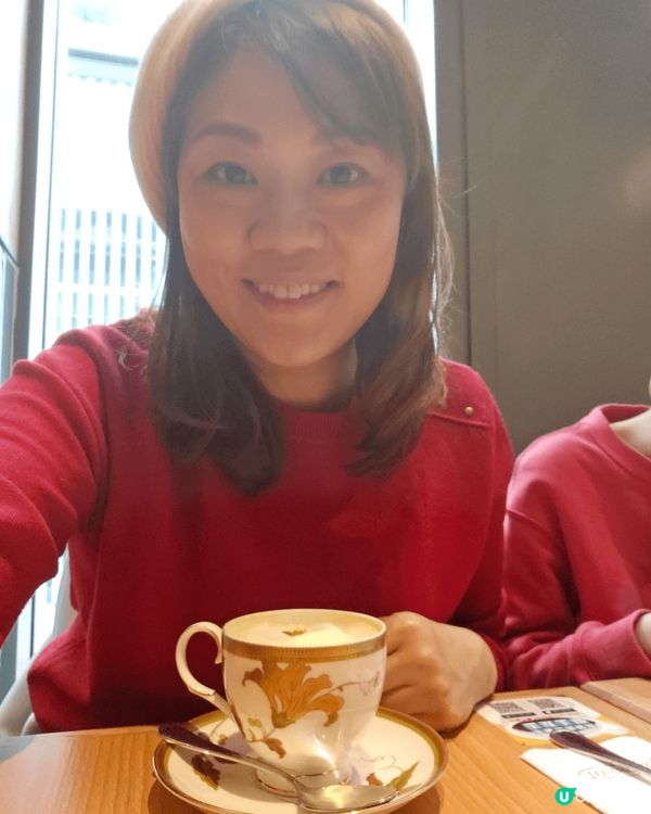 金箔炭燒咖啡上邊的忌廉10分軟綿綿，金箔高貴，咖啡香濃