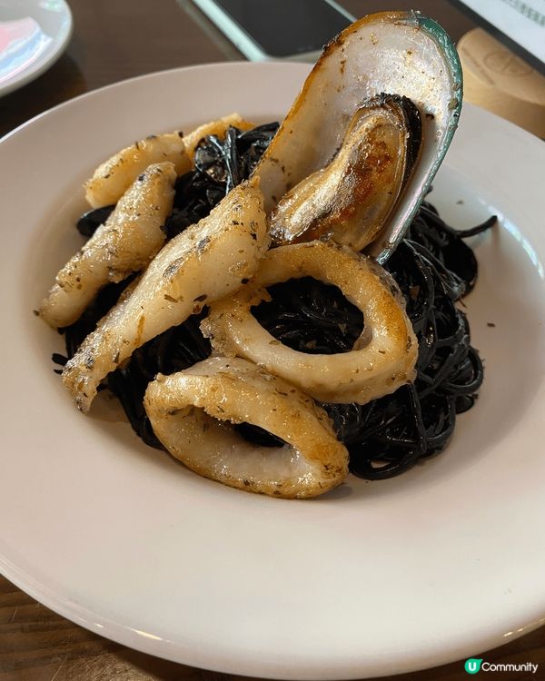 亂逛行到泰國嘅小街，發現咗一間超隱世嘅咖啡店，咖啡味濃郁超好...