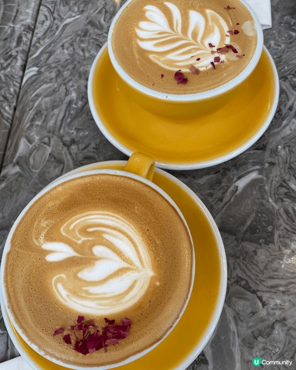 亂逛行到泰國嘅小街，發現咗一間超隱世嘅咖啡店，咖啡味濃郁超好...