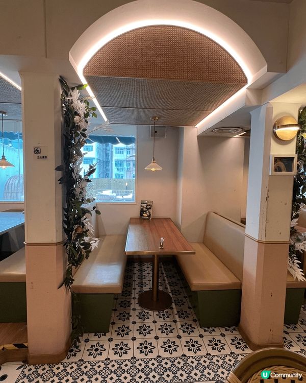 慶祝情人節打卡聖地～朋友亦好鐘意食泰野菜，於是上左呢間有得打...