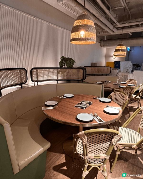 慶祝情人節打卡聖地～朋友亦好鐘意食泰野菜，於是上左呢間有得打...