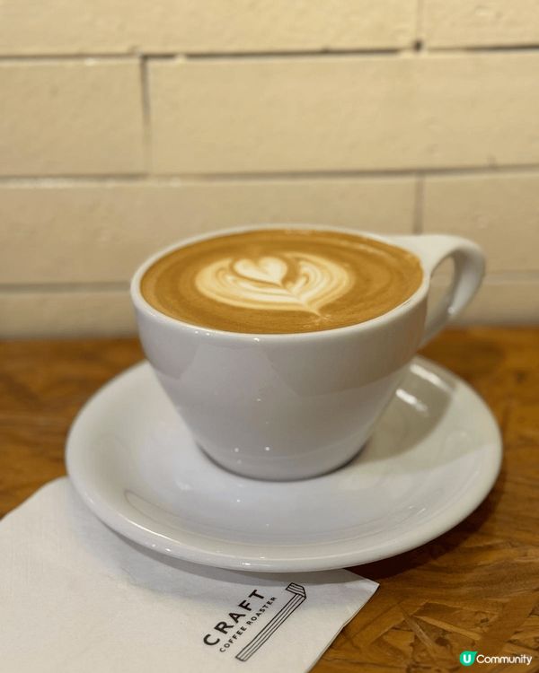 第一張是澳門的一間CAFE。第二張位於大角咀本人常去的一間C...